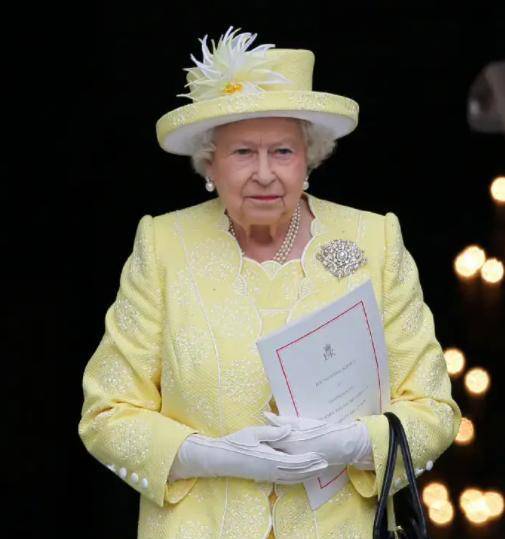 4公斤,她全程没摘,伊丽莎白:不能低头,皇冠会掉_菲利普_女王_英国