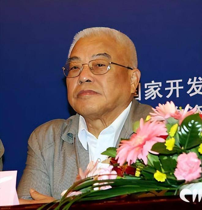 他49岁任安徽省委书记,13岁革命,却力主废除官员特权,今年90岁