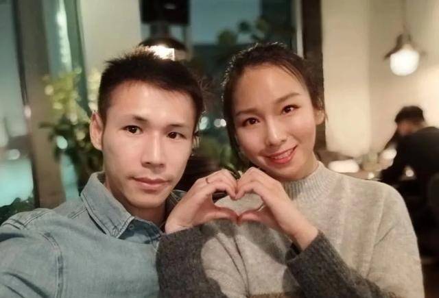 "体操冠军"张成龙:被富婆追,结婚3年才举办婚礼,今身价过亿