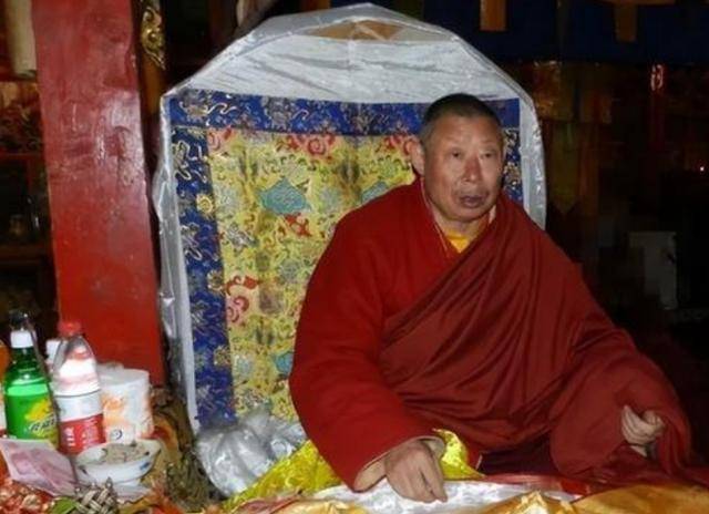 回顾"假活佛"10年骗2亿!名下12套房,对女弟子实施精神控制