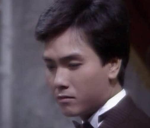 从俊俏小生到潇洒大亨,演容宽少爷的伍卫国永远英俊迷人