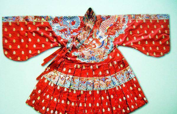 科普:明朝赐服"龙袍,蟒袍,飞鱼服,斗牛服,麒麟服的区别"