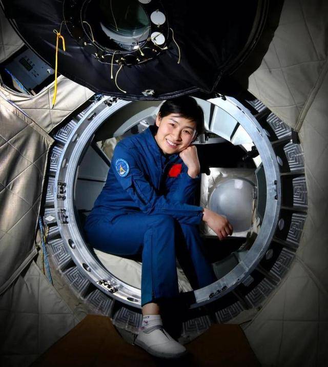 成为了一名预备宇航员,此时的刘洋正式开始了由飞行员向航天员的转变