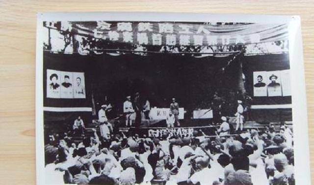 "警察瞪大了眼睛,继续追问:"1923年,你在哪里,又在做什么?"赵博学的