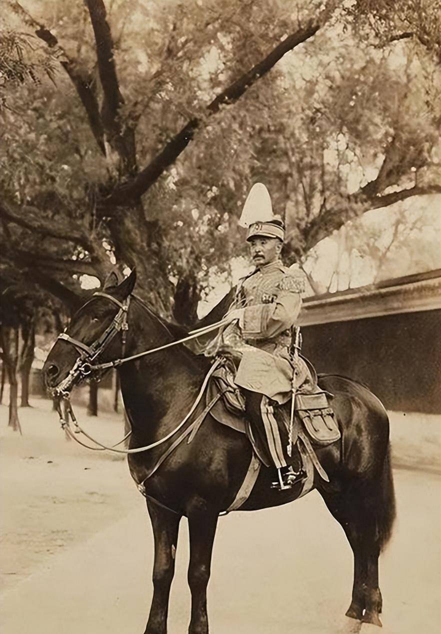 一代枭雄东北王遇刺身亡之谜,到底是爱国者还是叛国者