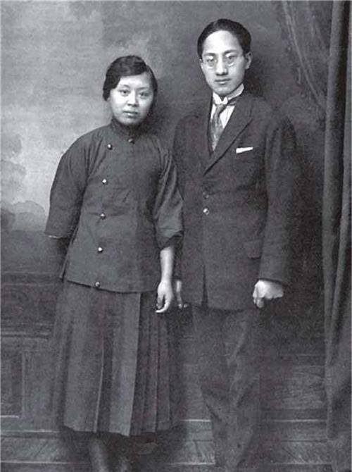 罕见合影!林徽因曾孙女和徐志摩曾孙女同框合影,二人气质差距大