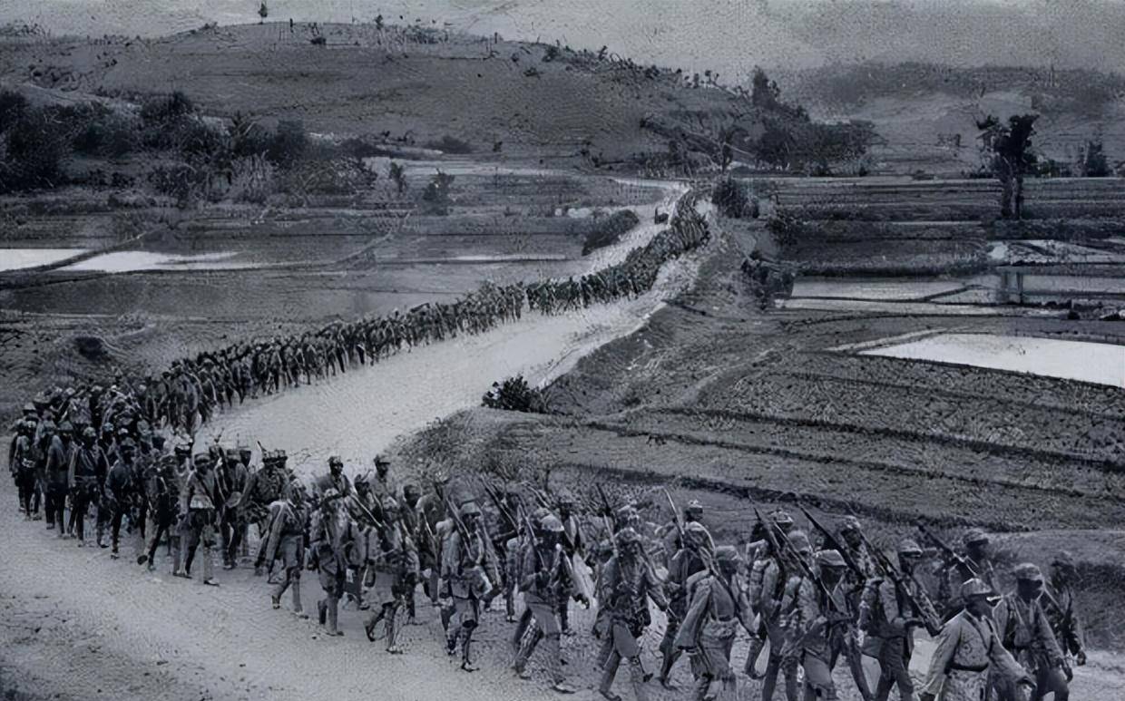 17年台湾老兵在坟前长跪不起,颤声说:70多年了,我终于回来了