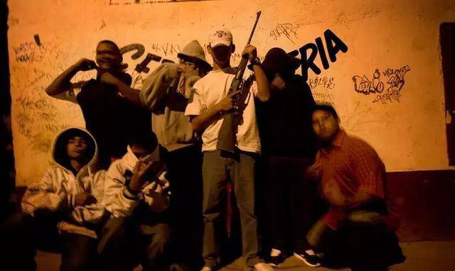 新市长就职后被枪杀,警察牺牲成常事,为何墨西哥毒枭这么嚣张?