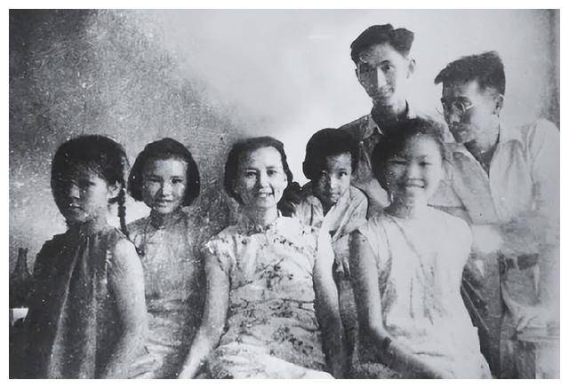 何雪媛的婆婆绝对不会允许林家没有男孩子"传宗接代",林长民在这个