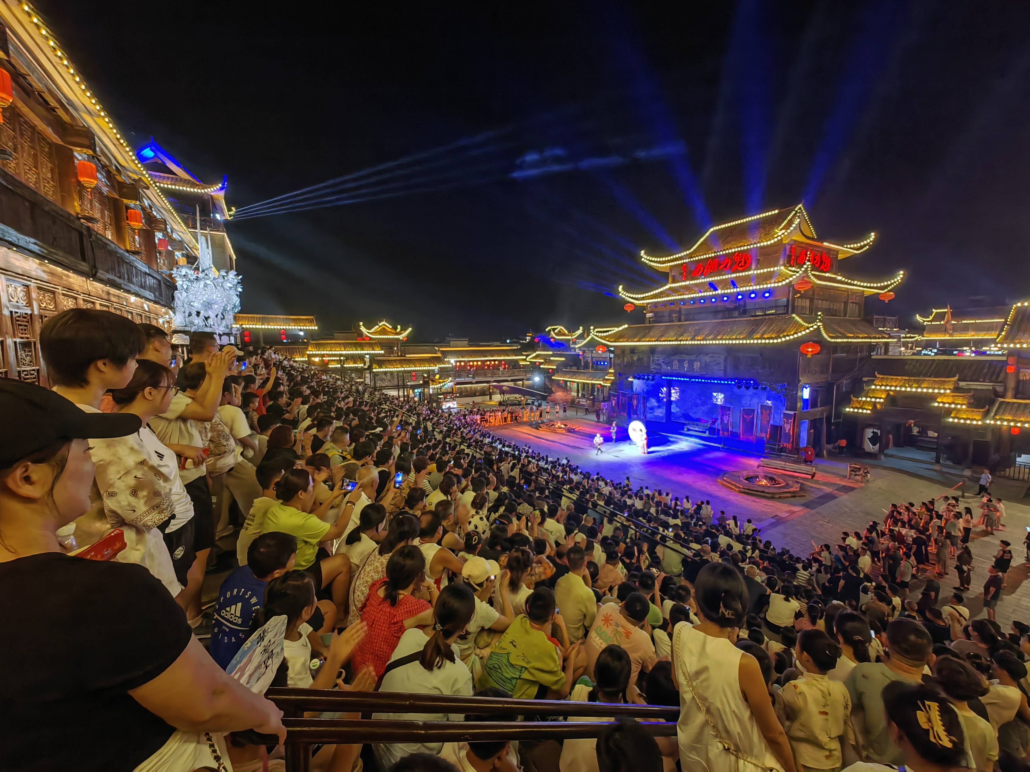 张家界魅力湘西为导游送"清凉"