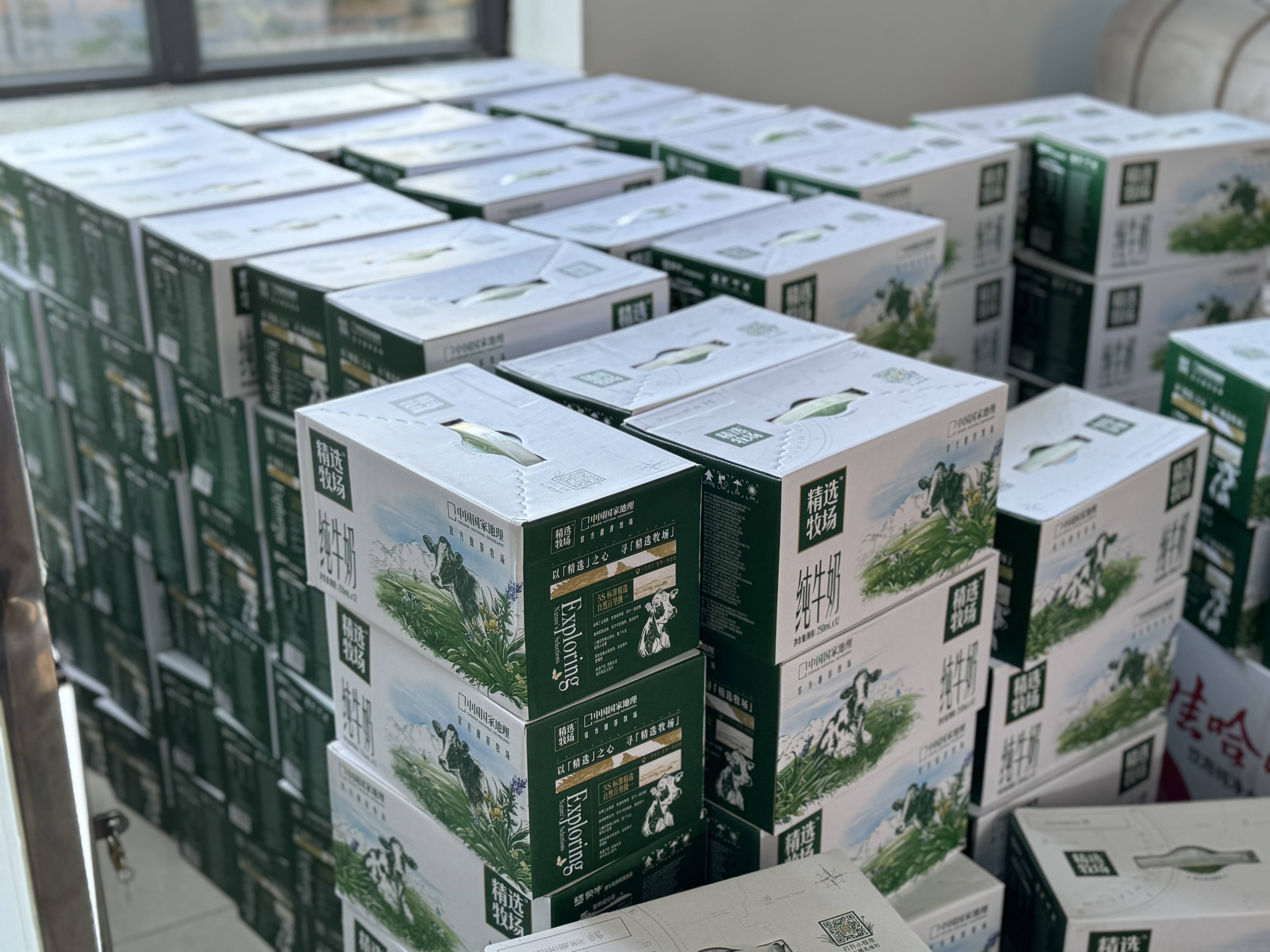 蛟河市市场监督管理局携手蒙牛蛟河城区经销商 为前进乡受灾群众捐赠