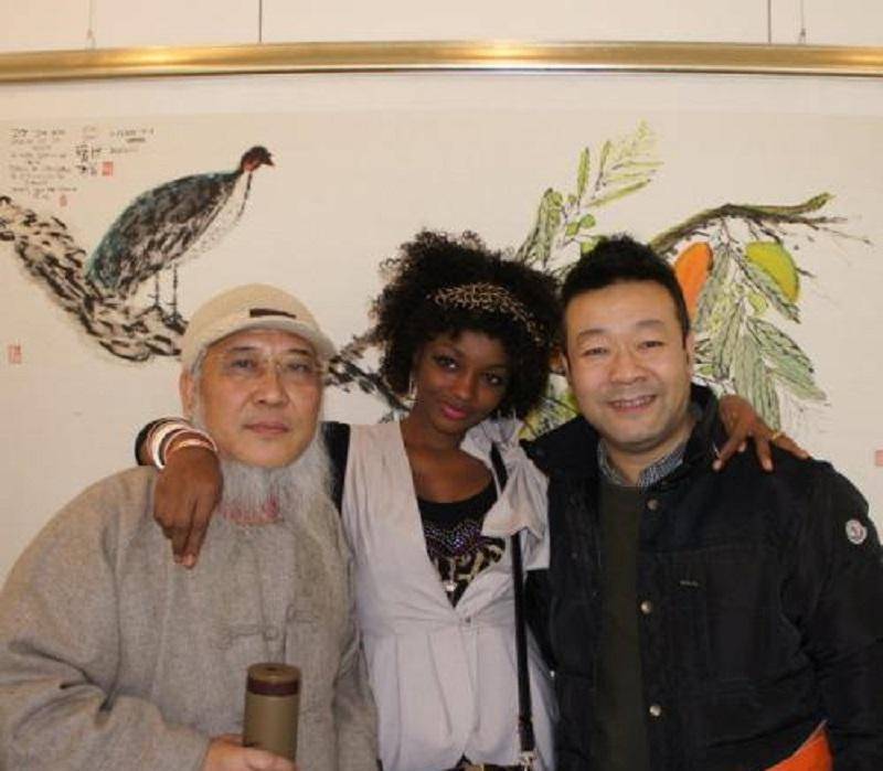 10年前,53岁中国大叔娶24岁的非洲女孩,婚礼花费4000万