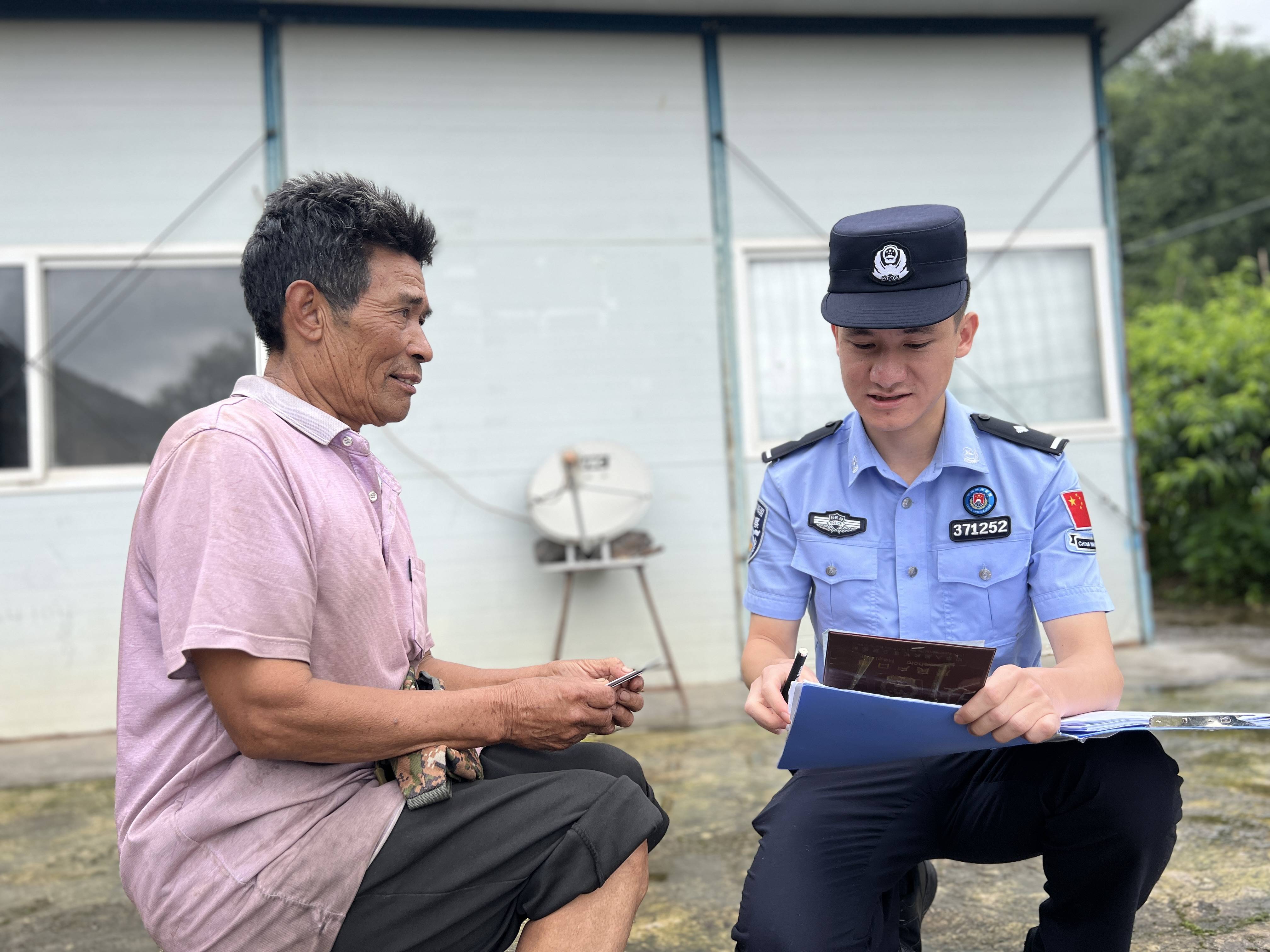 云南怒江片马边境派出所:以新时代"枫桥经验"为笔 绘就片马平安画卷