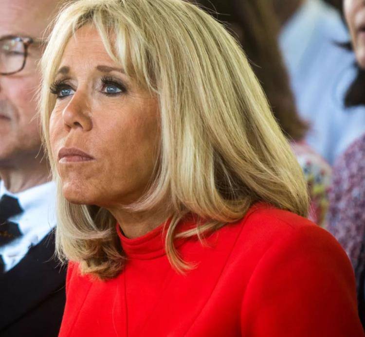 这位银行家名叫安德烈·路易·奥齐埃,即法国总统夫人布丽吉特的前夫.