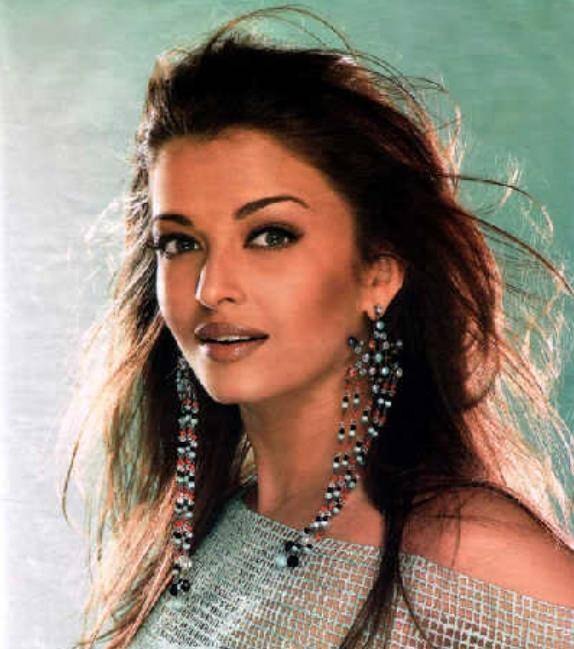 印度国花艾西瓦娅:生孩子发福变成胖大婶,绝世容颜垮掉被批叛国