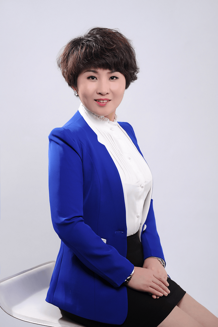 王月华:高级礼仪培训师