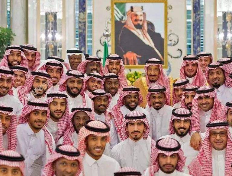 沙特前王妃阿美娜:不穿黑袍不遮面又美又飒,二婚仍嫁超级富豪