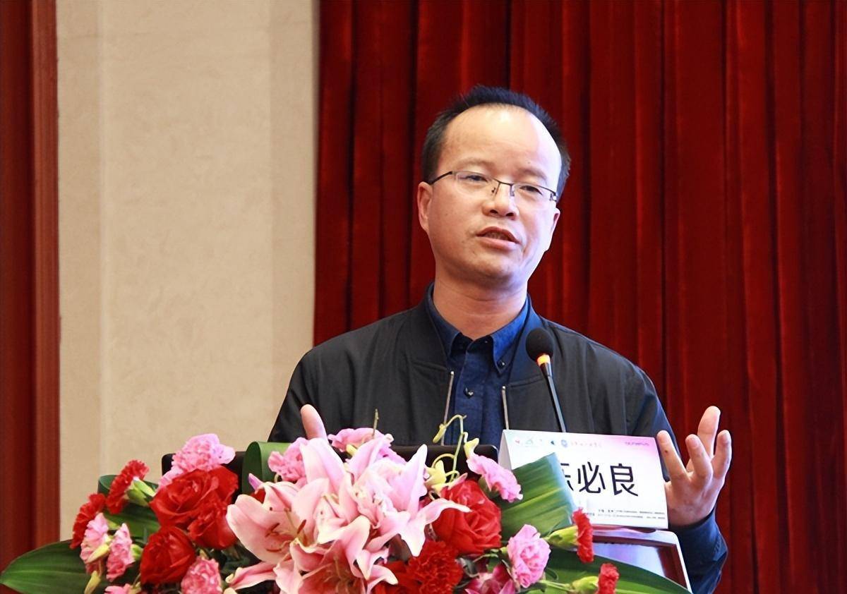 45岁母亲将子宫"送"给女儿,2019年奇迹诞生,女儿剖腹产生下男婴_杨华