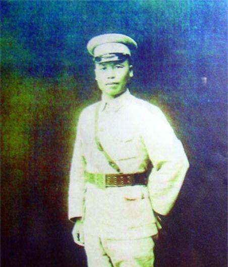 学武也很不错!便收他为徒弟学点打拳,便悉心教导李宗仁武艺.