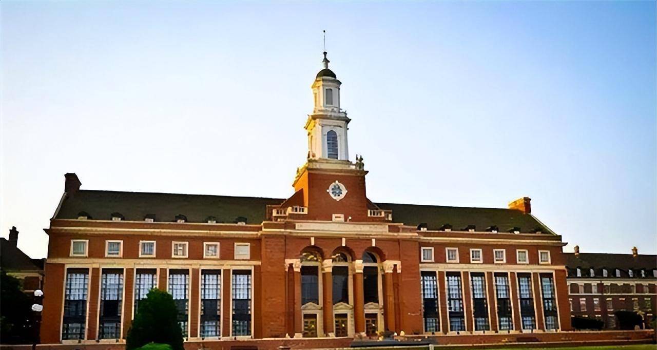 图14巴鲁克学院属于公立大学,强项是商科,培养金融方面的人才,加上