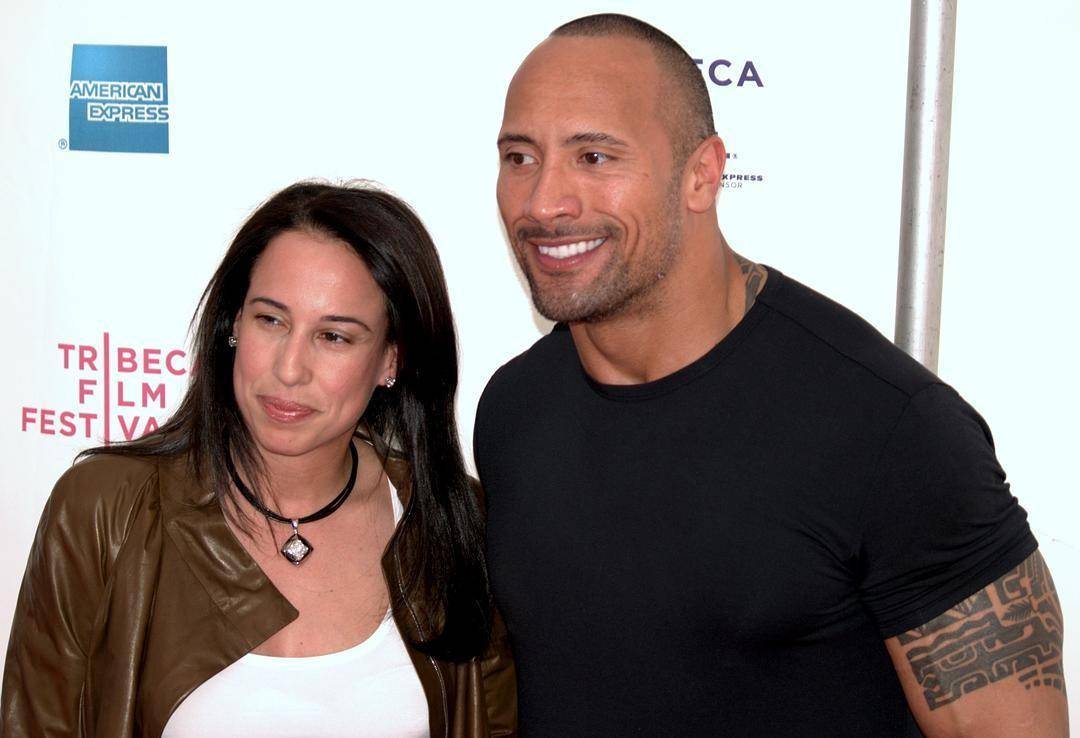 他在学校时是个花花公子,女友经常换,直到他大二时遇到了丹尼·加西亚