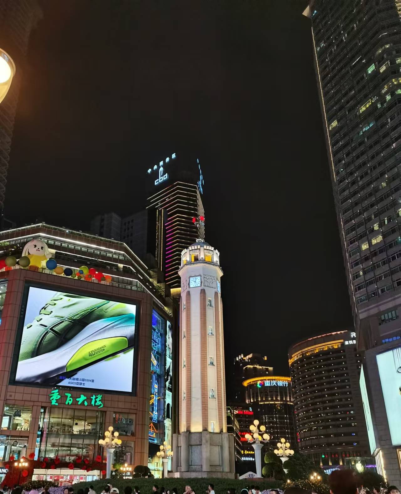 《千与千寻》的重庆特色地标,一座悬挂在悬崖绝壁上的独特建筑,吸引了