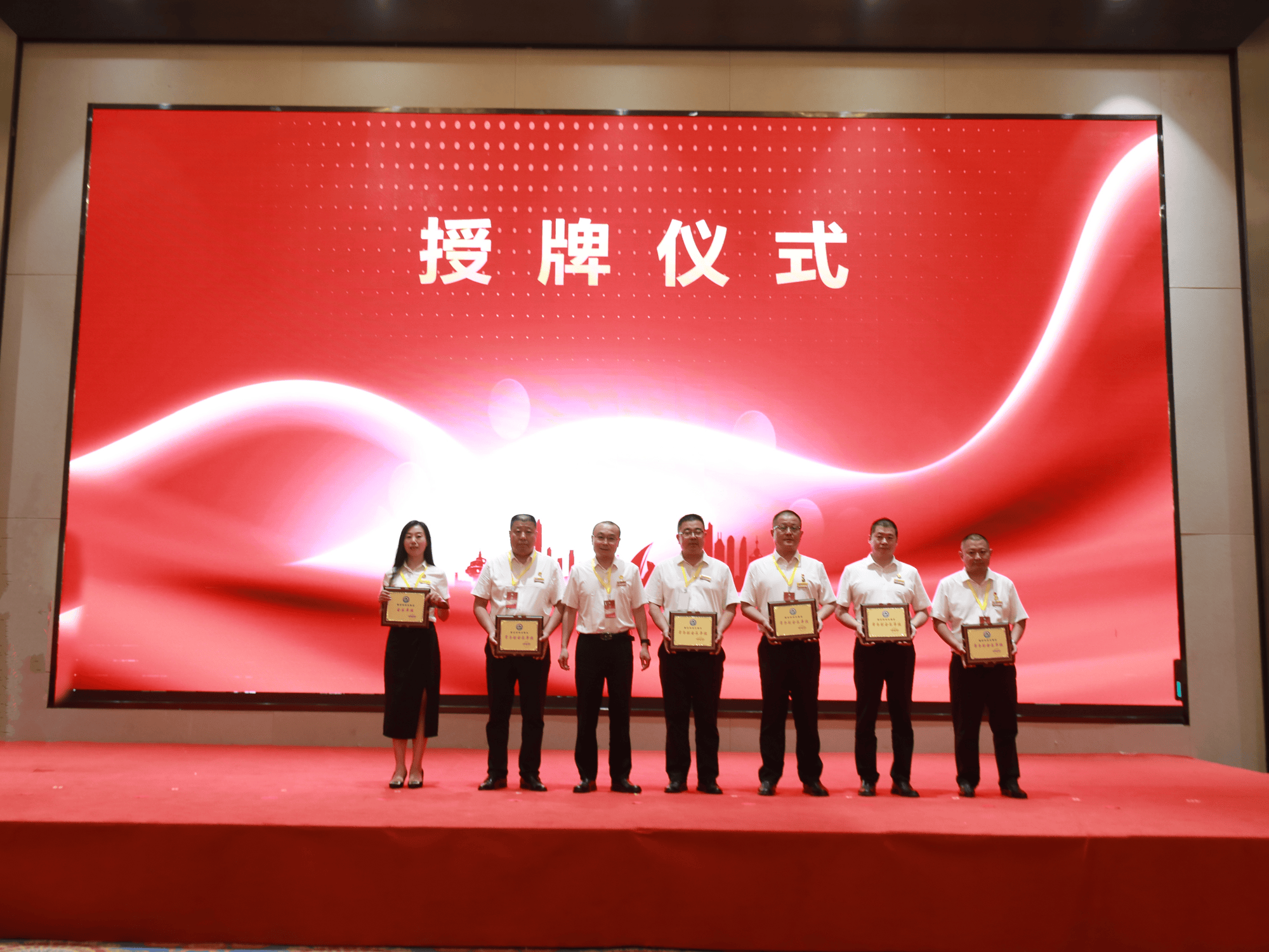 他详细介绍了泰安市河北商会的成立背景和意义