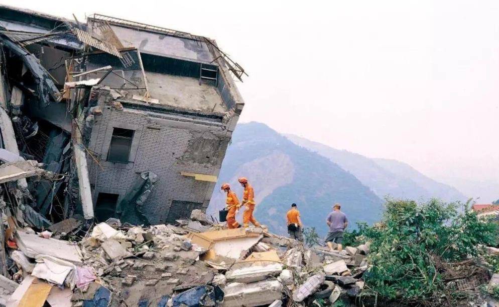 四川木鱼镇地震图片