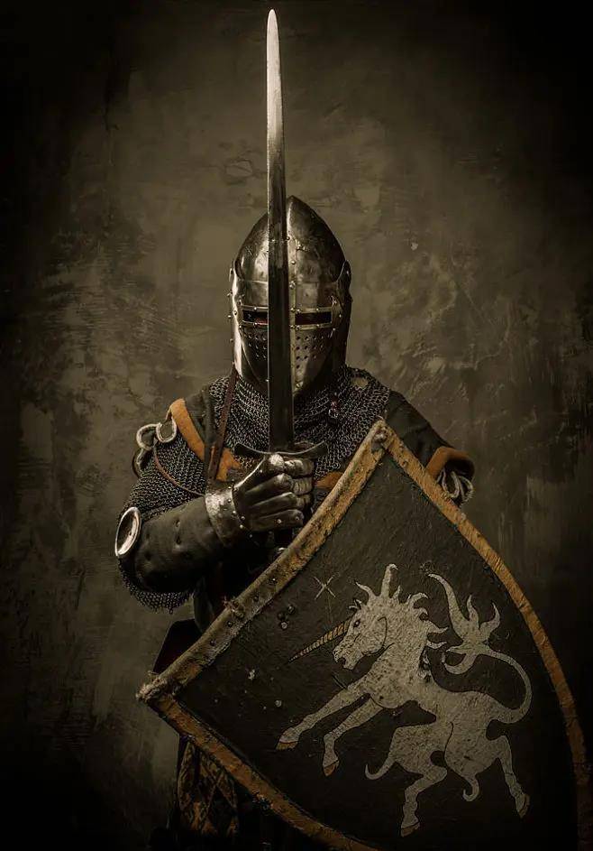 浅谈亚瑟王传奇中的骑士精神,莫德雷德身份的演变及其文化背景