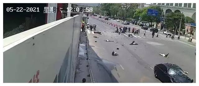 天河宝马男撞人事件:究竟是交通肇事,还是无差别杀人?