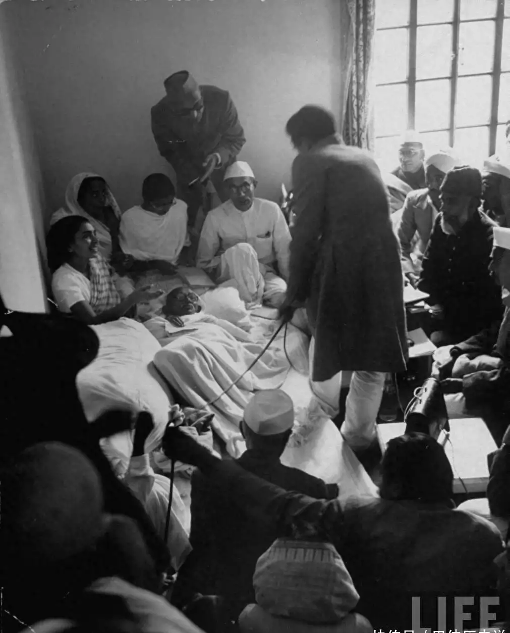 8个名人离世前镜头_搜狐网, image size:1011x1253