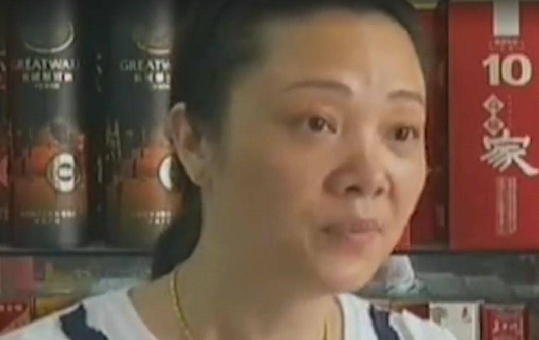 回顾怀疑被坑31元,男子醉酒后砍伤3人,法庭上试图演戏获得轻判_李超正