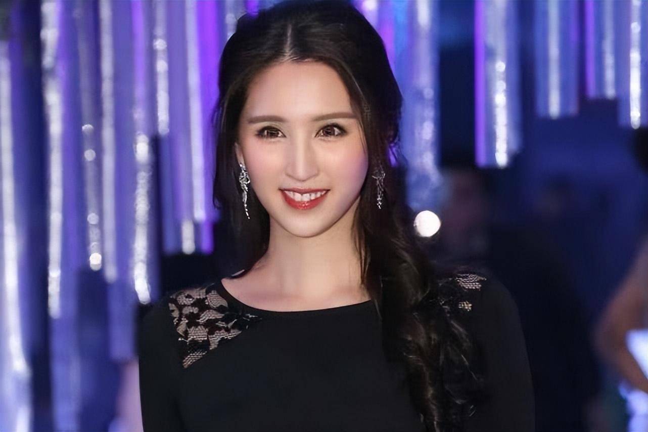 何傲儿结婚图片