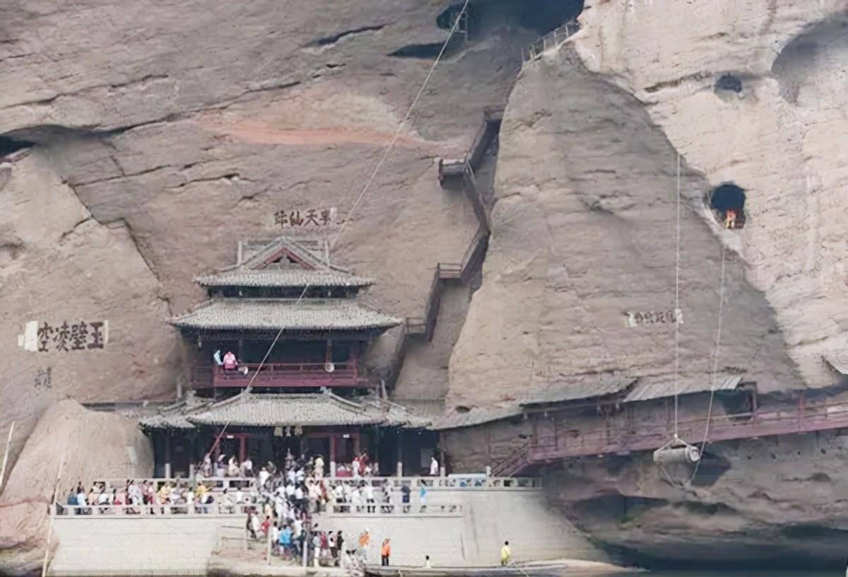 进入盗墓者都无法光顾的绝壁崖墓,揭开棺看到意外_龙虎山_洞穴_谢建