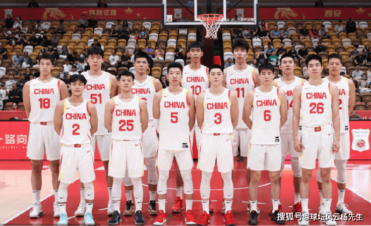 原创
            爆冷！胡明轩压哨三分绝杀，中国男篮战胜尤文图特！-胡明轩担任中国男篮队长是谁