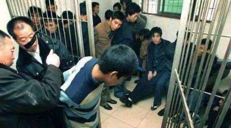 1992年,江苏死刑犯临执行前疯狂研究字典,最高法院:改判死缓_仲开龙_龙的_现金