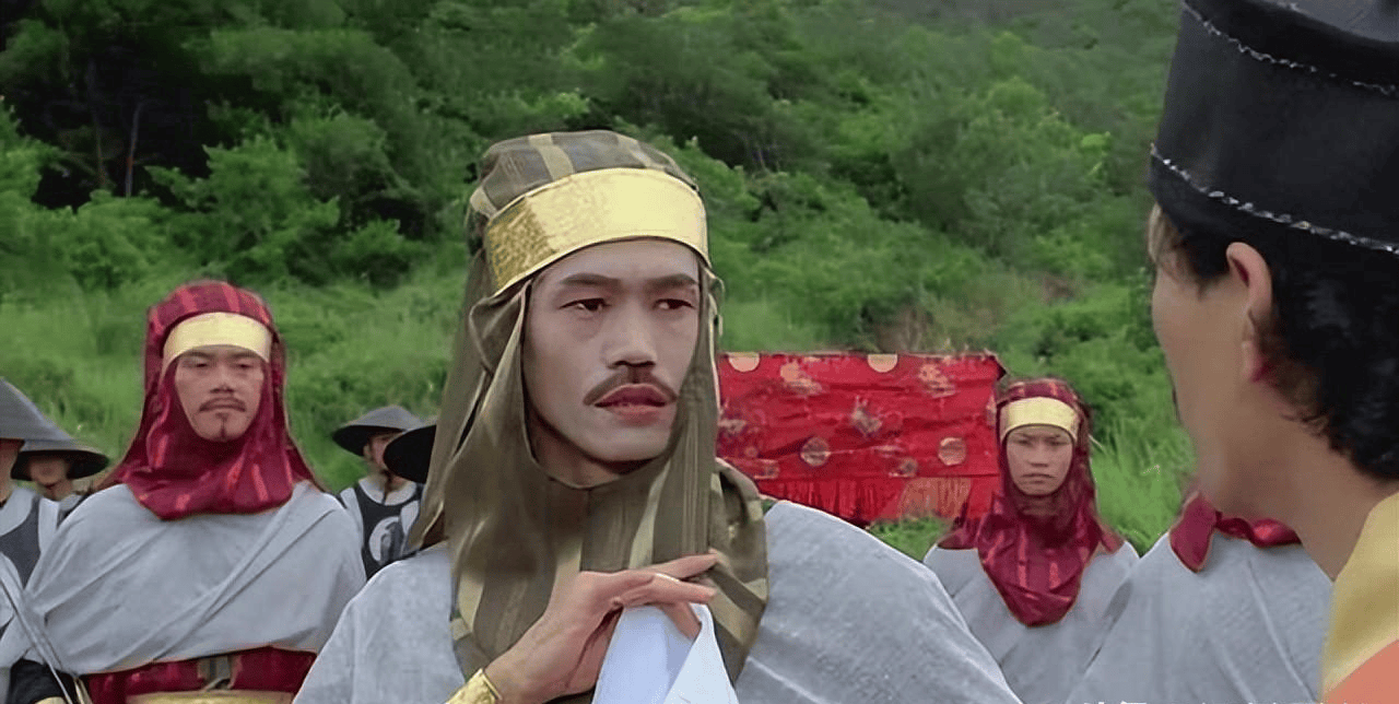 他还出演过《僵尸叔叔》《爱上狮新娘却圣精武门》等影片.