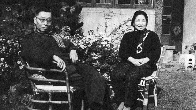 与傅雷夫妇素昧平生,28岁女青年冒死收抚遗骨,孤老余生隐居上海