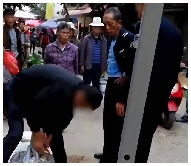 城管驱赶卖菜老人,老人当场去世,城管声称不担责,法院判了_王秀英