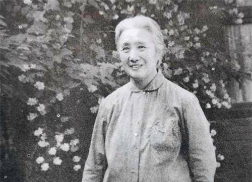 她离婚不要钱只带走4个女儿,丈夫笑她养不活,6年后成上海滩名人