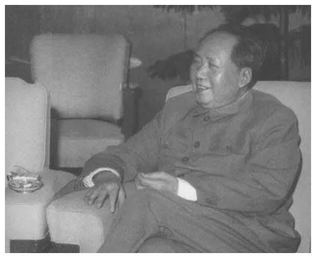 79年叶元帅推荐粟裕当军委副主席:一看任命,却成了人大副委员长_叶剑英_军事科学院_中央