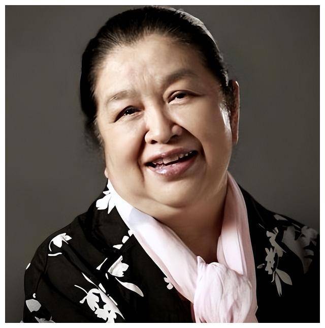她是叶剑英儿媳，照顾独臂丈夫42年，许世友感慨：我喝酒不如你_钱玲戈_叶选宁_书法