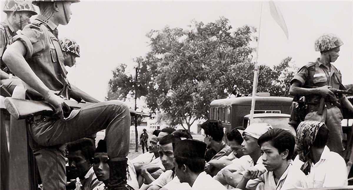 屠华事件:10万华人妇女当街被侵犯,50万华人被屠杀_发展_歧视_苏哈托