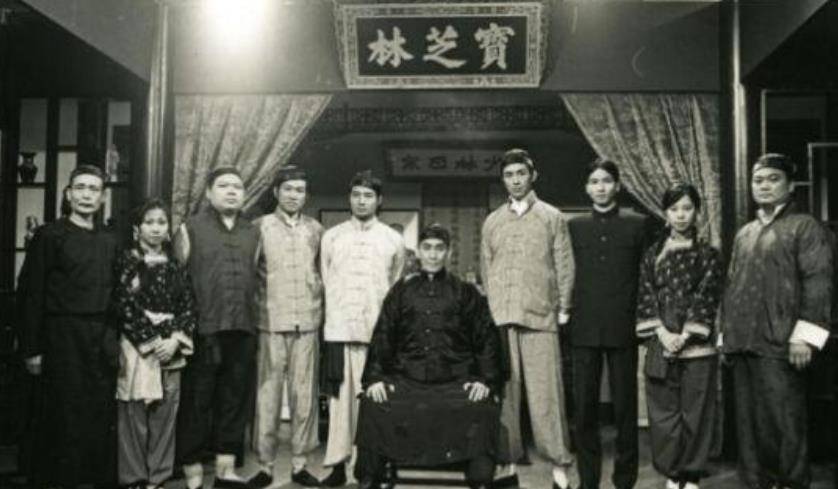 黄飞鸿:7岁卖艺为生,曾发誓不教儿子功夫,69岁离世无钱安葬