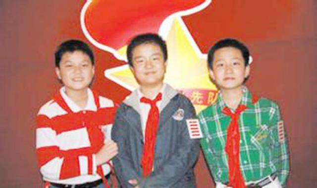 黄艺博:因一张照片,"五道杠"少年火遍全国_政治_历史_武汉