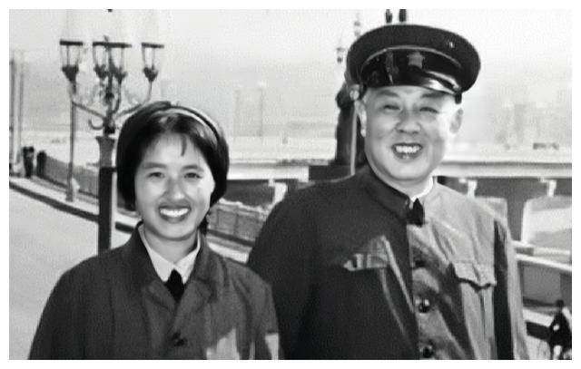 开国上将苏振华被妻子抛弃，孤身带6个孩子生活，此事惊动毛主席_孟玮_中国海军_迪伦
