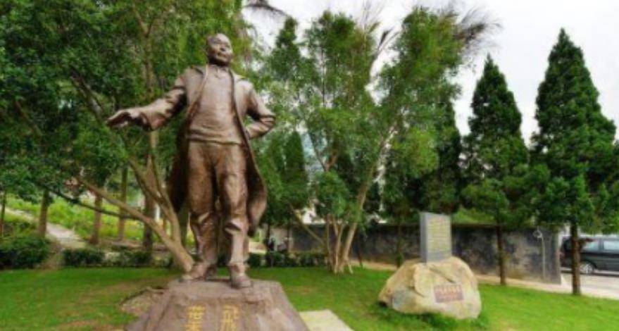 叶飞将军的铜像叶飞将军为中国的革命事业奉献了一生,他虽然是中菲