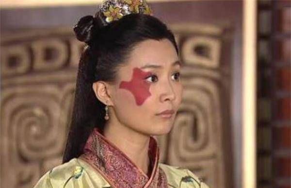 "四大美女"美名远扬,"四大丑女"丑名远播,双方结局截然相反
