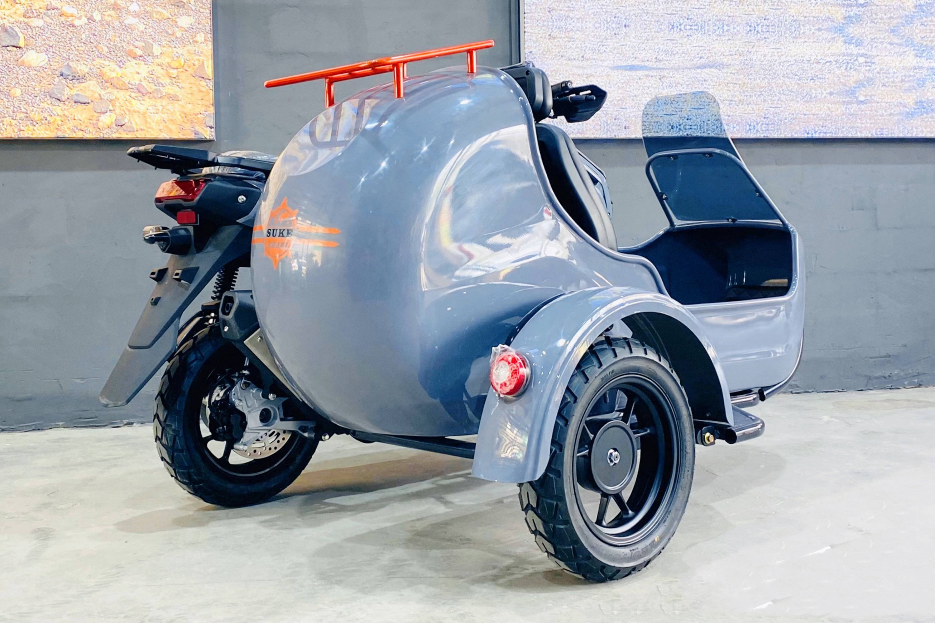 高来兴的萨克斯与速刻挎子 演奏着"夕阳红"的风采