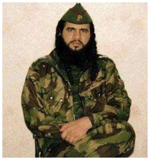 我们能叫出名字的恐怖分子如本拉登,扎卡维,巴格达迪,基本都是从这些